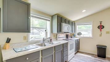 House (2 Bedrooms) | Interior