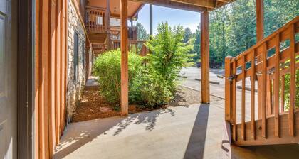 Scenic Outdoor Space: Lake Keowee Retreat!