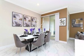 House - Stylish 4Bd w Lake View Pool Kids Themed Room (Davenport)