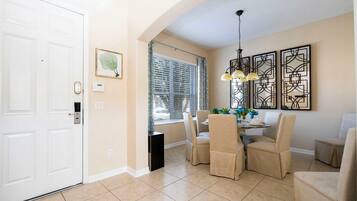 House | 5 bedrooms, Internet