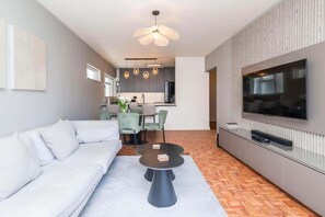 Apartment | 2 bedrooms - Modern 2 Bedroom Apartment Pleasant Ways Seapoint (Cape Town)