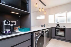 Apartment | 2 bedrooms - Modern 2 Bedroom Apartment Pleasant Ways Seapoint (Cape Town)