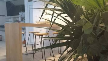 Xalet, 2 dormitoris, piscina privada, vistes al jardí | Interior