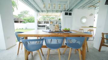 Nhà gỗ, 2 phòng ngủ, hồ bơi riêng, quang cảnh vườn | Phòng ăn