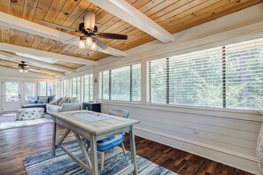 Interior - Sunset Rentals | 8 Governors Lane (Hilton Head Island)