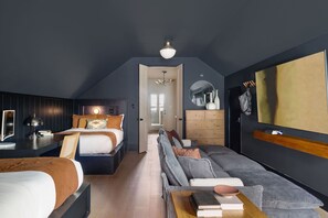 5 chambres, bureau, fer et planche à repasser, lit parapluie