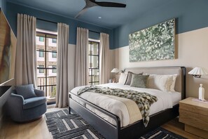 5 Schlafzimmer, Schreibtisch, Bügeleisen/Bügelbrett, Reisekinderbett