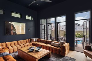 TV, studio, monitor per computer