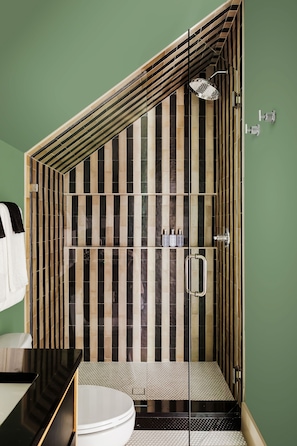 Shower, hair dryer, towels, shampoo