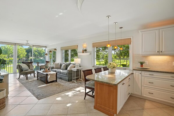 TV, DVD-spiller og kontorer