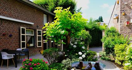 Beautiful farmstyle questhouse 15 min. walking distance to Maastricht citycenter