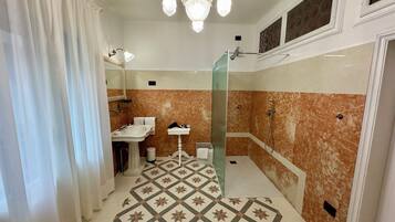 Deluxe Suite, Mountain View | Bathroom | Shower, rainfall showerhead, hair dryer, bidet