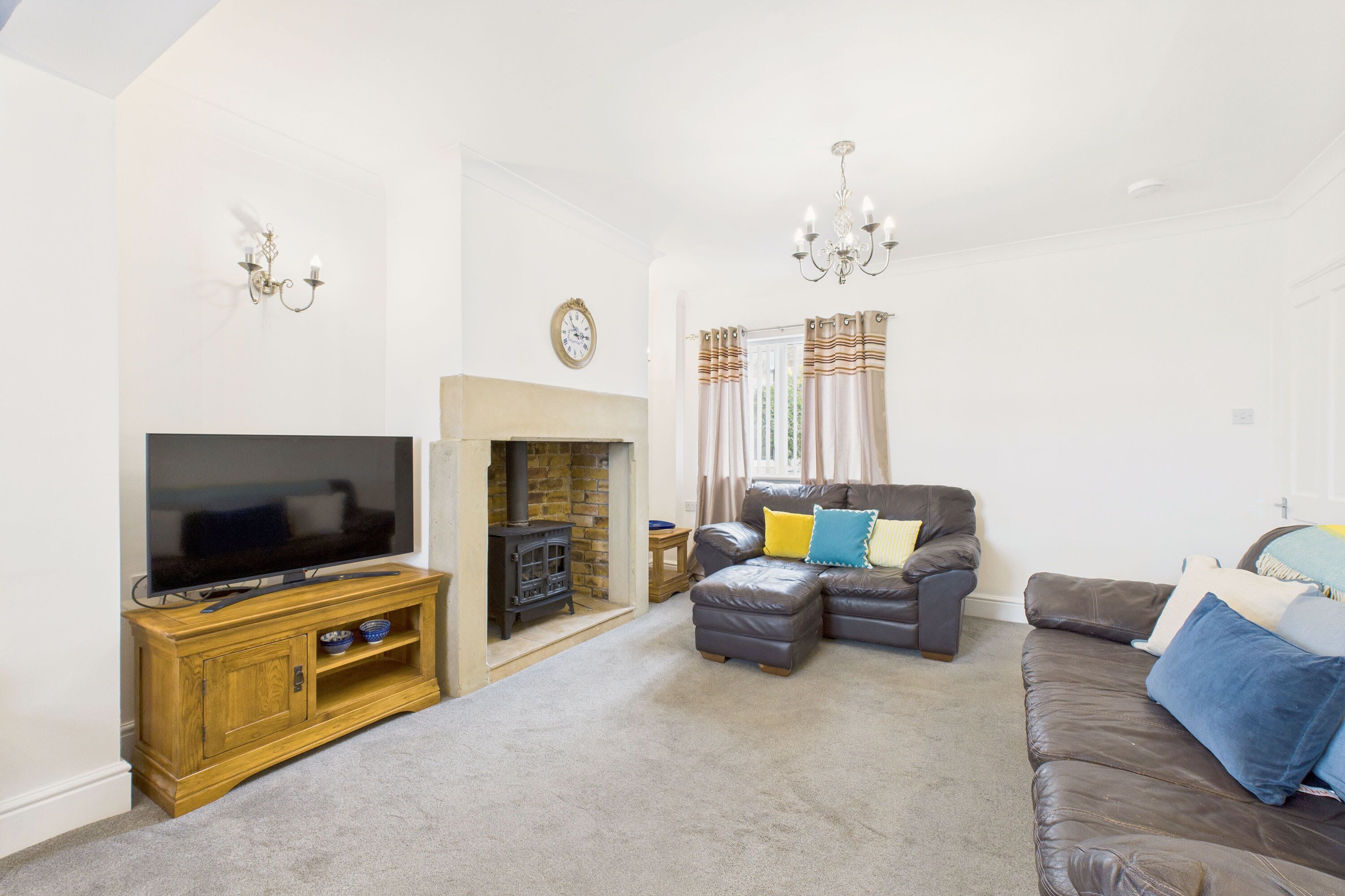 Fernseher, Kamin, Arbeitsbereiche