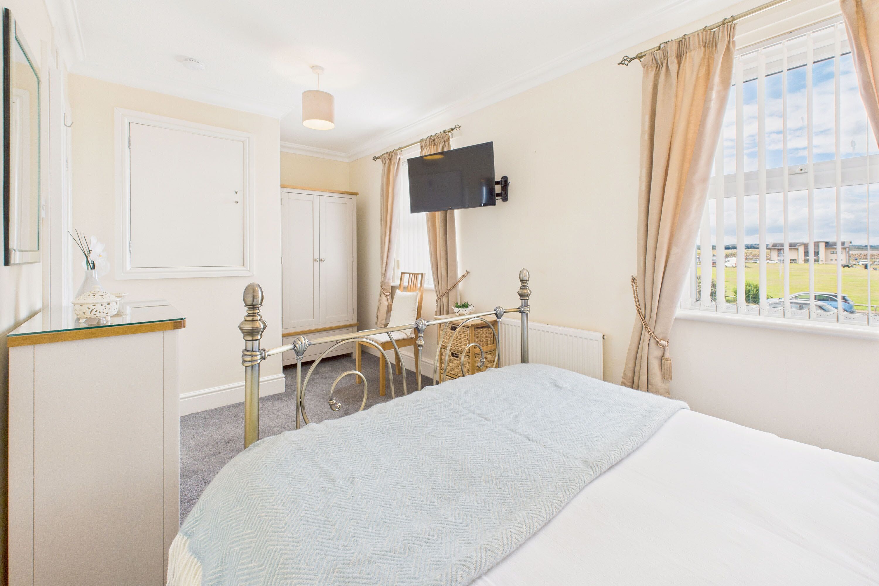 2 bedrooms, iron/ironing board, travel cot, WiFi