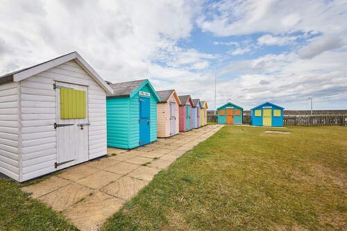 Host & Stay | Pier View
