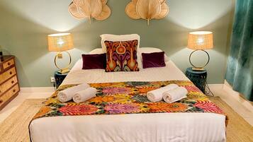 3 bedrooms, iron/ironing board, internet, bed sheets