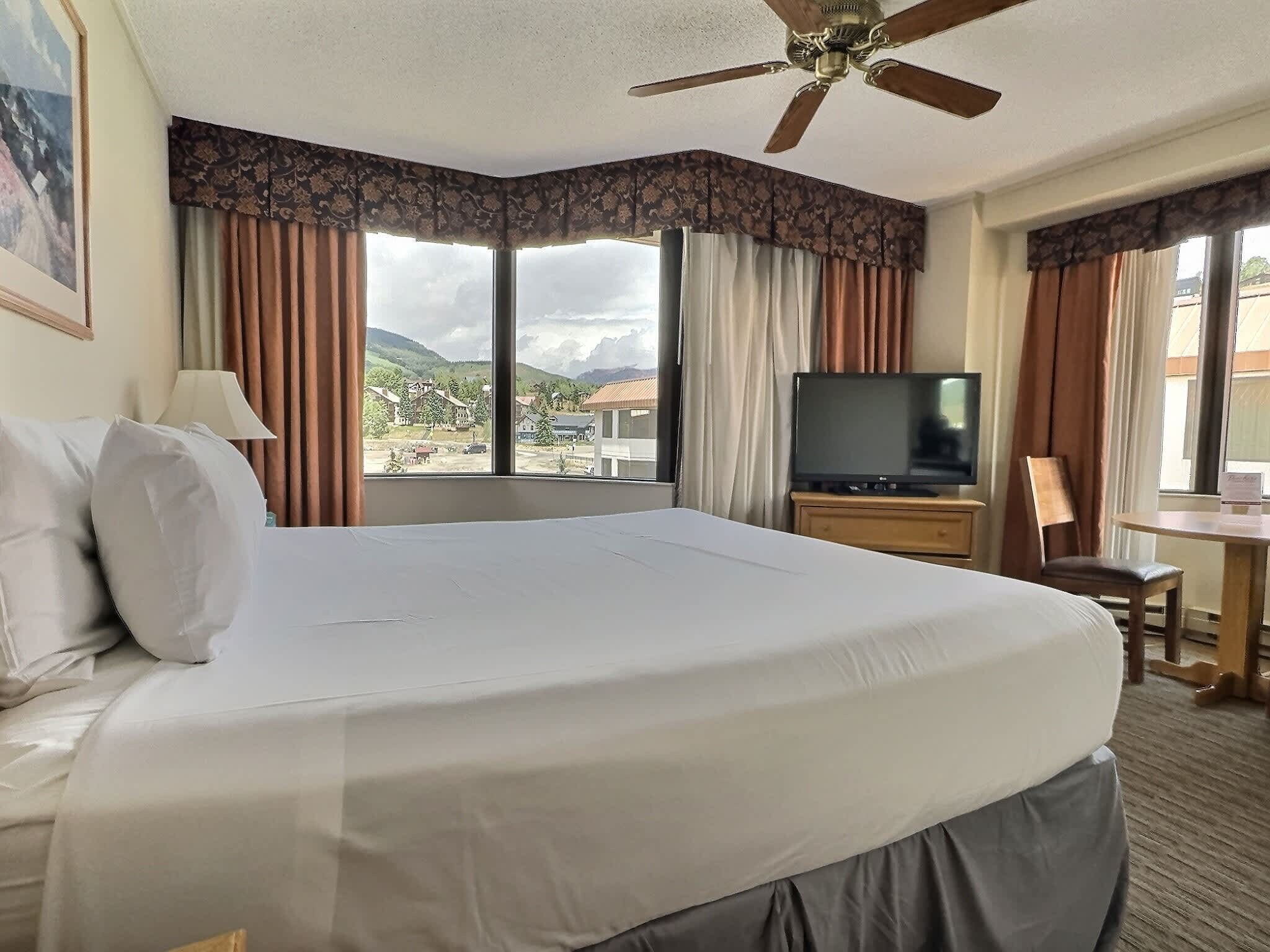 King bed room | Listed by @booktraverse