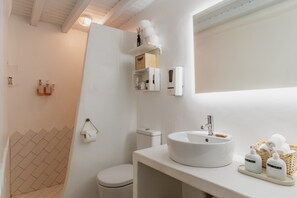 Dusche, Haartrockner, Handtücher