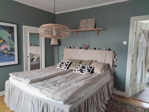 3 slaapkamers, een strijkplank/strijkijzer, wifi, beddengoed