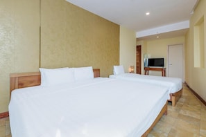 Premium bedding, minibar, desk, free WiFi