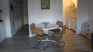 A dining area with a round table, four chairs, and a glass bowl. - Studio & 1 Bath in Rehoboth Beach - Ocean Block (Rehoboth Beach)
