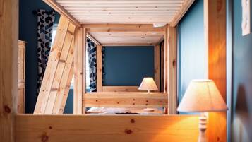 6 habitaciones, tabla de planchar con plancha, wifi y ropa de cama