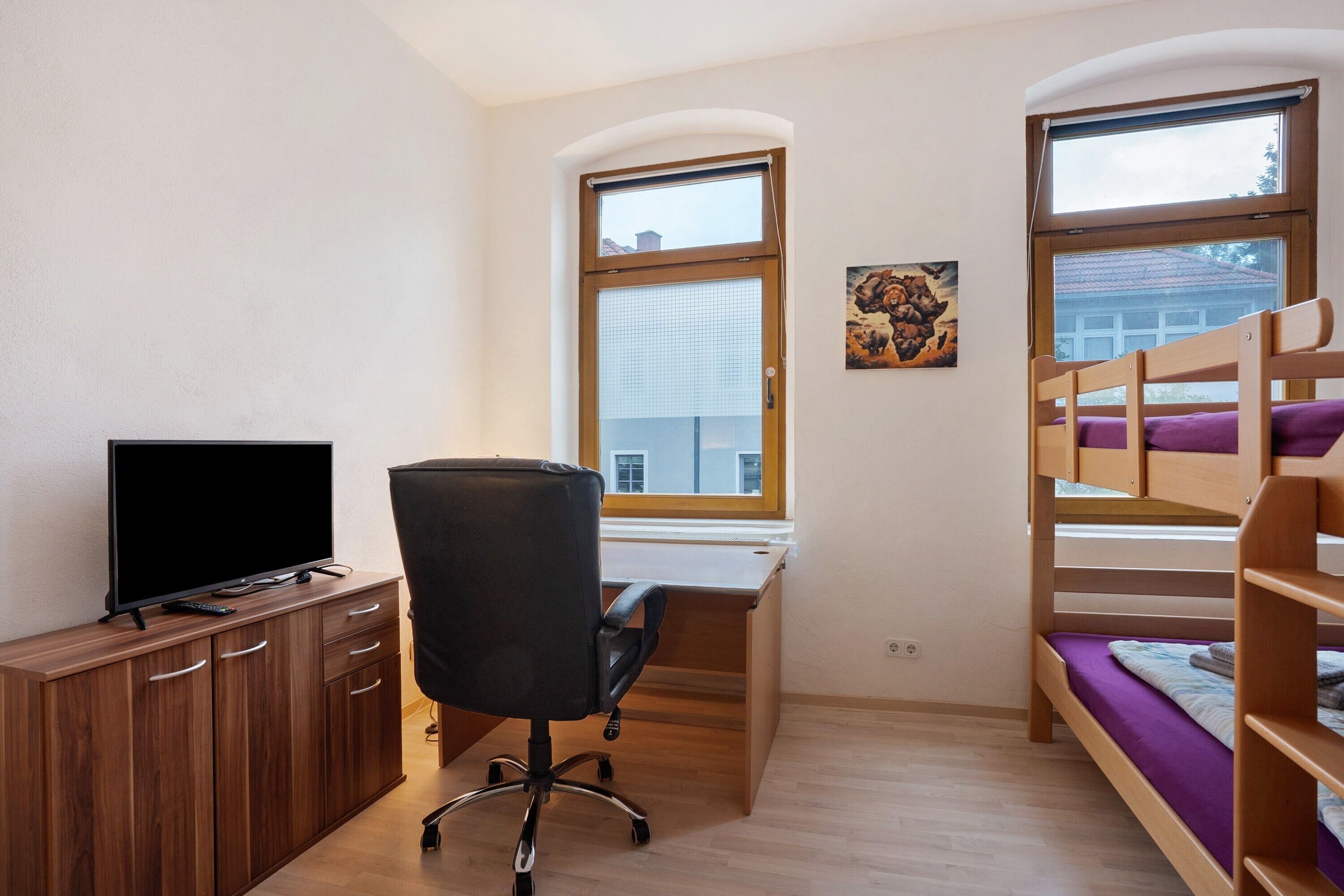 2 bedrooms, iron/ironing board, WiFi