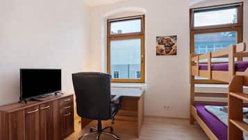 2 slaapkamers, een strijkplank/strijkijzer, wifi