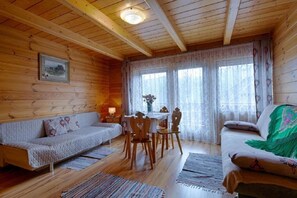 Habitación triple, balcón, vistas a la montaña (Nr 7) | Wifi gratis