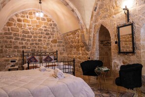 Deluxe Studio | Desk, laptop workspace, blackout drapes, soundproofing - Majestic Manor  Otel (Mardin)