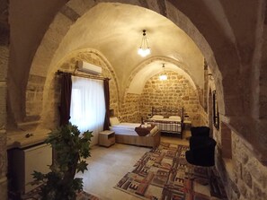 Classic Twin Room | Desk, laptop workspace, blackout drapes, soundproofing - Majestic Manor  Otel (Mardin)