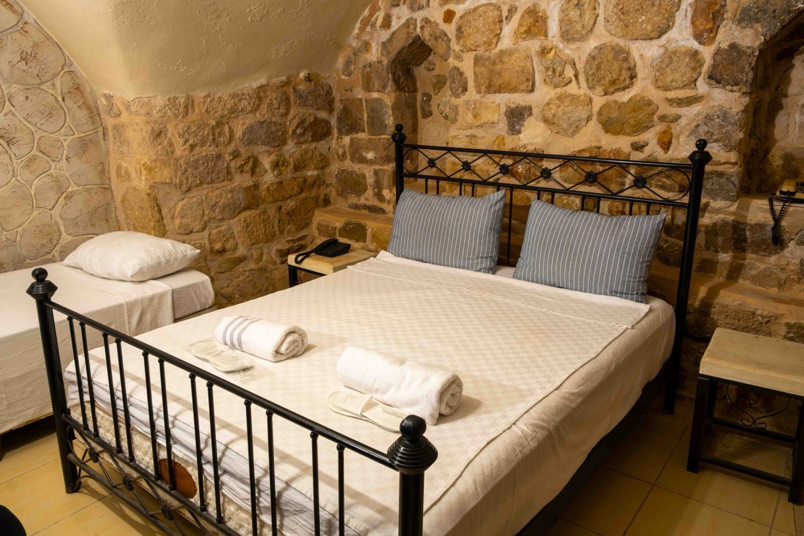 Habitación clásica | Escritorio, espacio para trabajar con laptop y cortinas blackout 