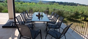 L'instant suspendu 360 m2 -Villa with private pool-8-car parking lot