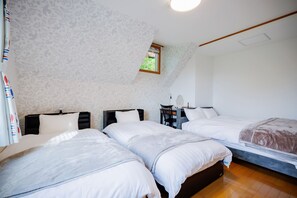 Escritorio, wifi gratis y ropa de cama