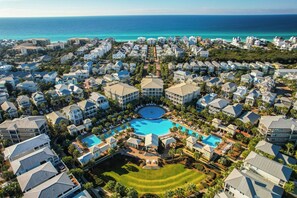 Exterior - Lagoon Lounge: Stylish Coastal Escape with 3 King Suites, Bunks & Pool (Seacrest)
