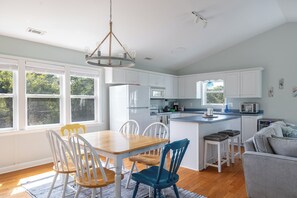 Réfrigérateur, micro-ondes, four, lave-vaisselle