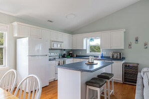 Réfrigérateur, micro-ondes, four, lave-vaisselle