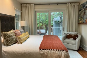 4 bedrooms, desk, iron/ironing board, travel crib