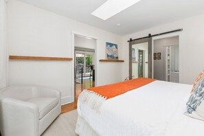 4 bedrooms, desk, iron/ironing board, travel cot