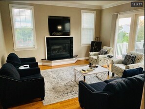 TV, fireplace