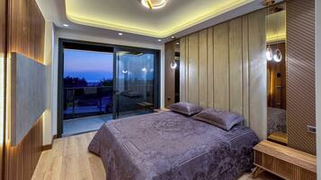 5 bedrooms, WiFi, bed sheets, wheelchair access