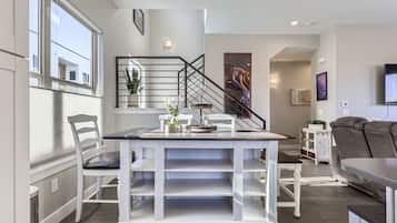 Nhà, 2 phòng ngủ | Khu ăn uống