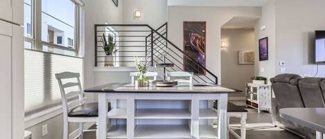 House, 2 Bedrooms | Dining