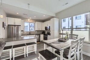 Hus, 2 soverom | Eget kjøkken | Kjøleskap, ovn, kaffetrakter/tekoker og brødrister