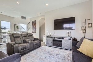 Casa, 2 habitaciones | Zona de estar | Una Smart TV