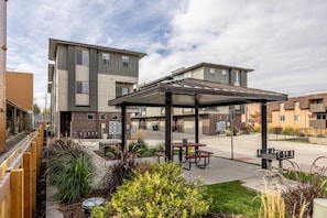 House, 2 Bedrooms | Outdoor dining