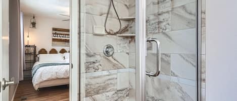 House, 3 Bedrooms | Bathroom | Towels, shampoo