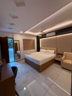 ห้องแฟมิลี่ดับเบิลหรือทวิน, เตียงคิงไซส์ 1 เตียง | เตียงเมมโมรีโฟม, พื้นที่ทำงานแบบใช้แล็ปท็อป, ห้องเก็บเสียง
