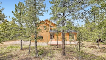House, 3 Bedrooms | Exterior