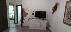 2 bedrooms, iron/ironing board, bed sheets